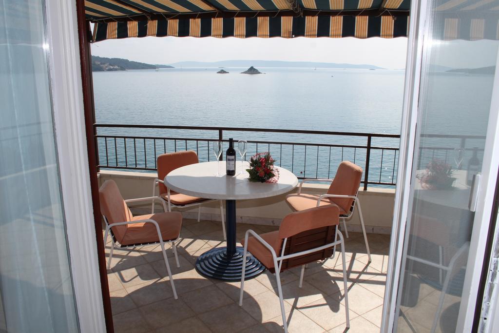 Apartments Villa Marija Seget Vranjica Oda fotoğraf